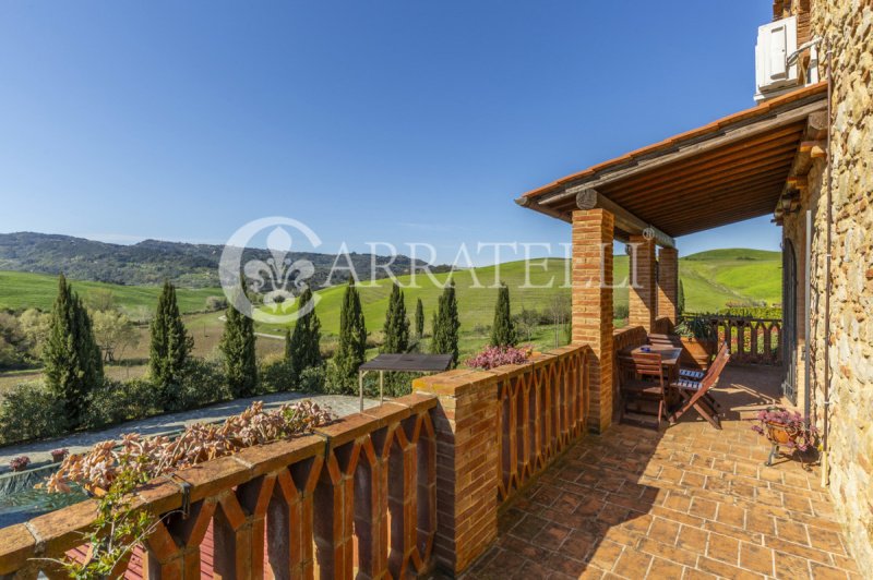 Klein huisje op het platteland in Volterra