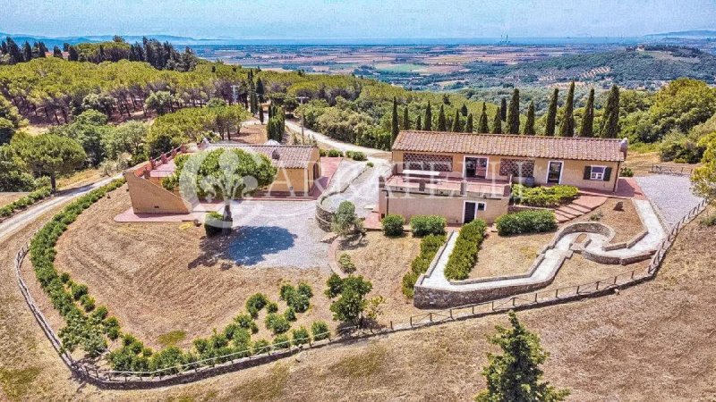 Farmhouse in Campiglia Marittima