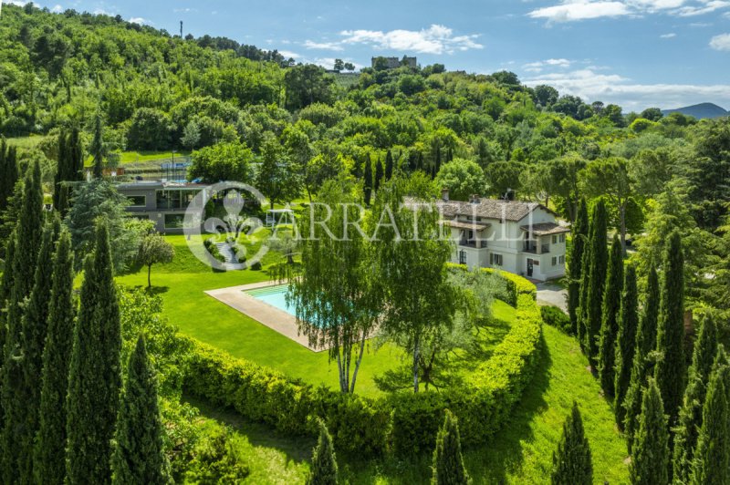 Отдельно стоящий дом в Сполето