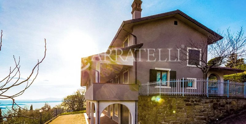 Villa in Passignano sul Trasimeno