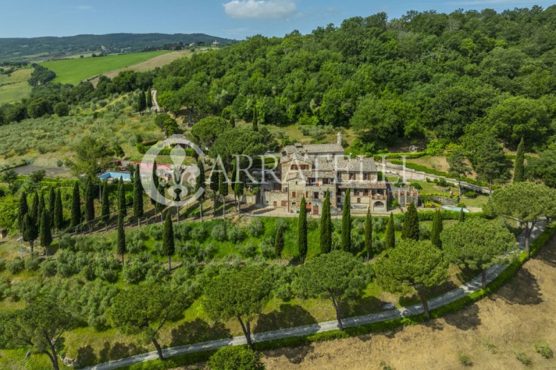Klein huisje op het platteland in Todi