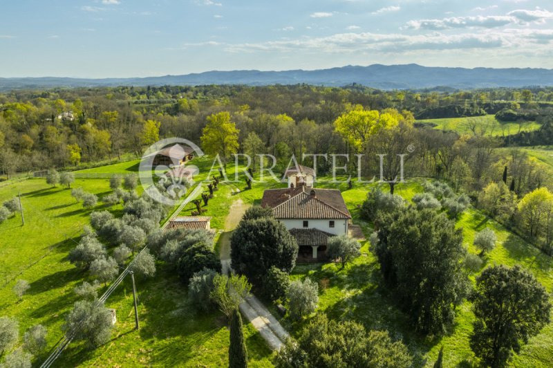 Отдельно стоящий дом в Ареццо