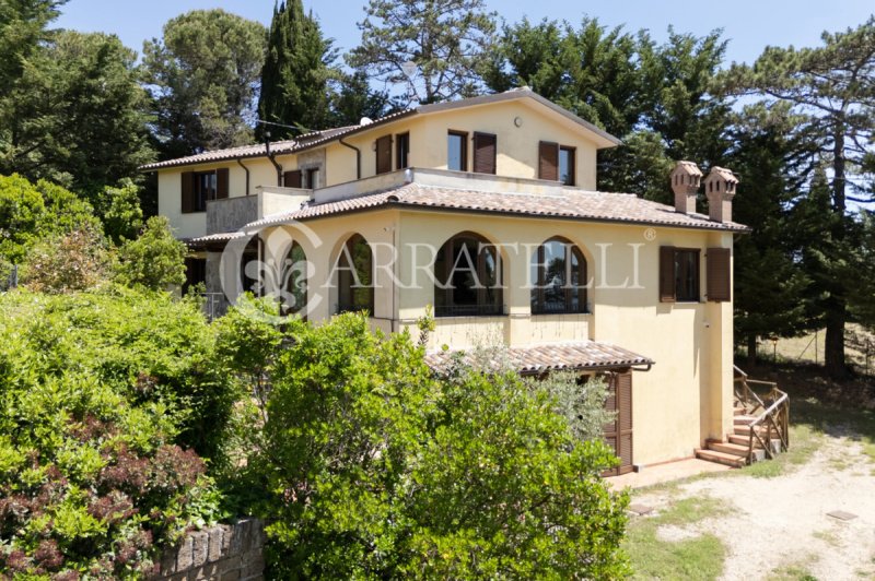 Moradia em Passignano sul Trasimeno