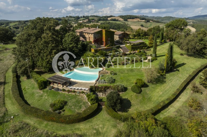 Klein huisje op het platteland in Chiusdino