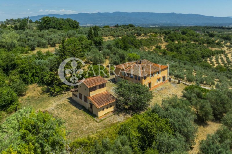 6 Bedrooms Farmhouse for sale in Arezzo [794546] | Gate-away®