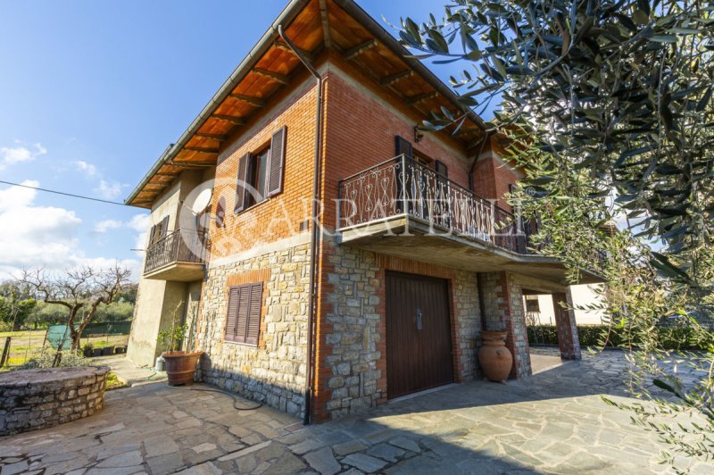 Villa in Tuoro sul Trasimeno