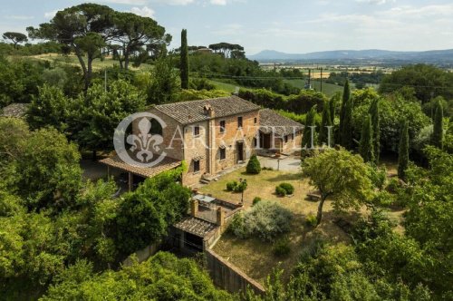 Отдельно стоящий дом в Cortona