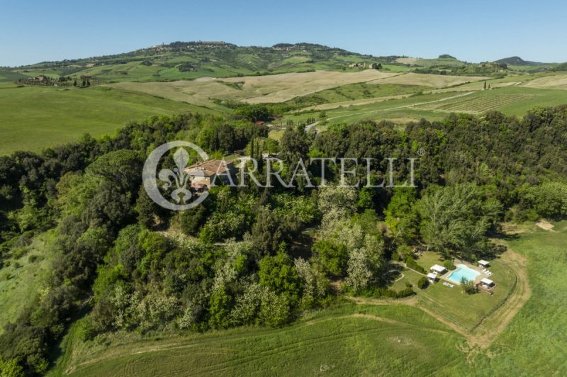 Klein huisje op het platteland in Volterra