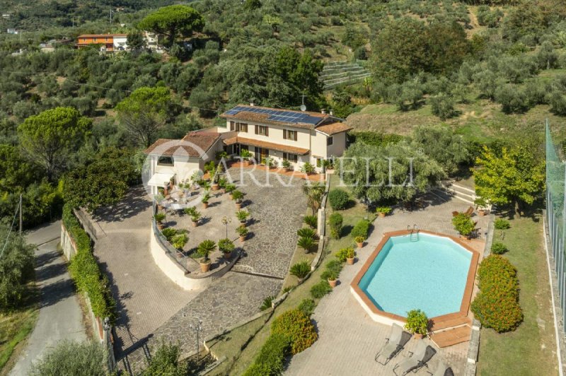 Villa à Massa e Cozzile
