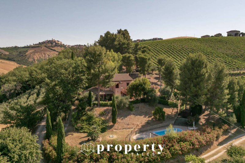 Country house in Cossignano
