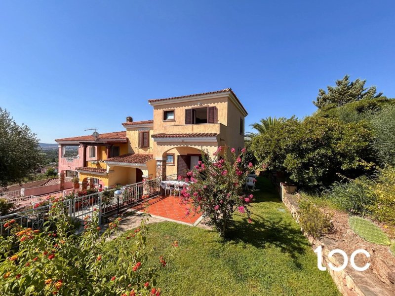 Moradia com terraço em Budoni