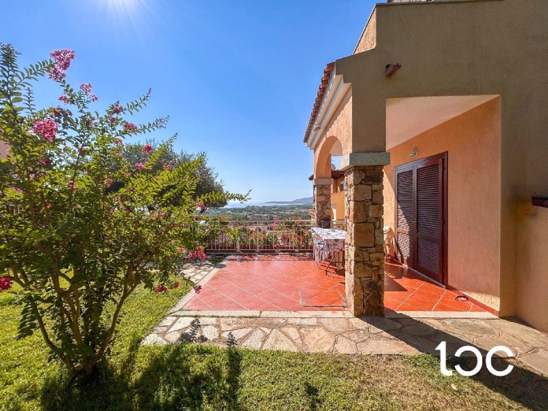 Moradia com terraço em Budoni