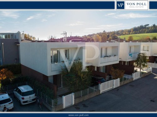 蒙泰基奥普雷卡尔奇诺联排别墅