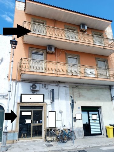 Edifício comercial em Avetrana