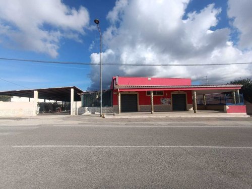 Edifício comercial em Lizzano