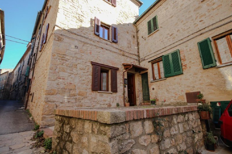 Semi-detached house in Volterra