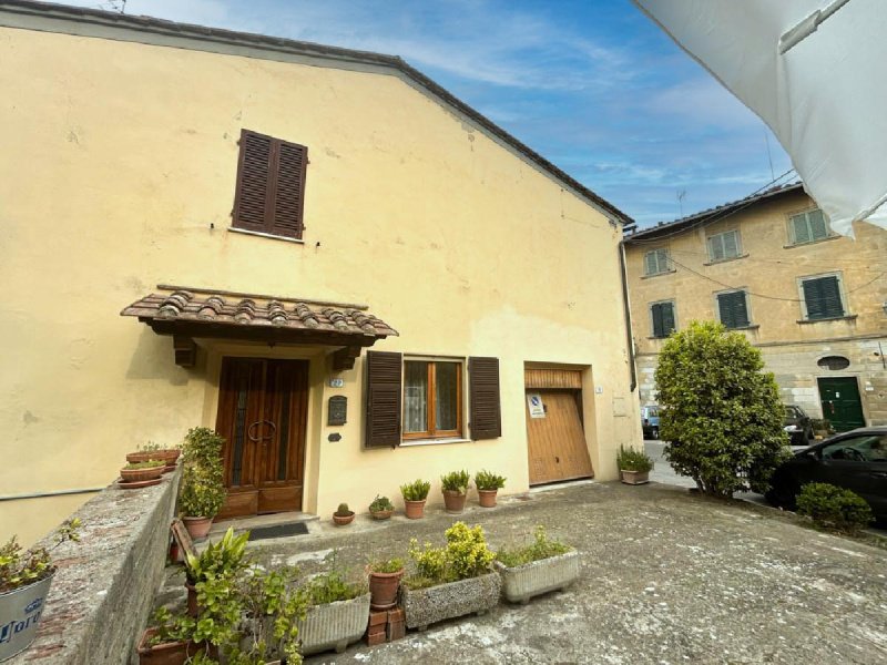 Semi-detached house in Palaia