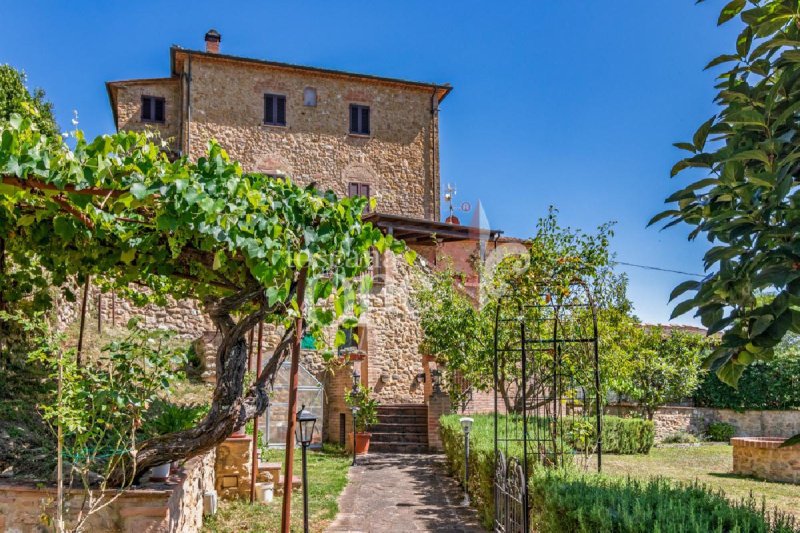 Half-vrijstaande woning in Volterra