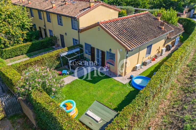 Half-vrijstaande woning in San Giuliano Terme