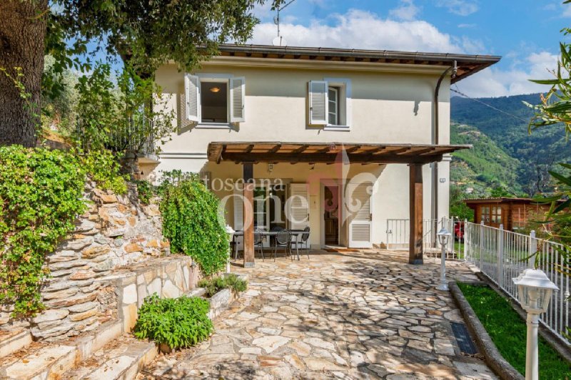 Half-vrijstaande woning in Pietrasanta