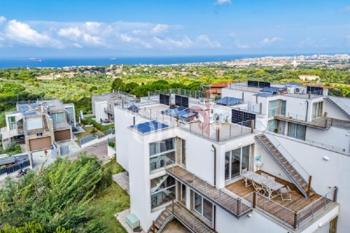 Moradia com terraço em Livorno