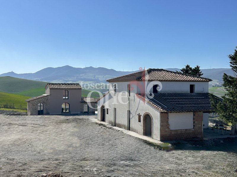 Semi-detached house in Lajatico