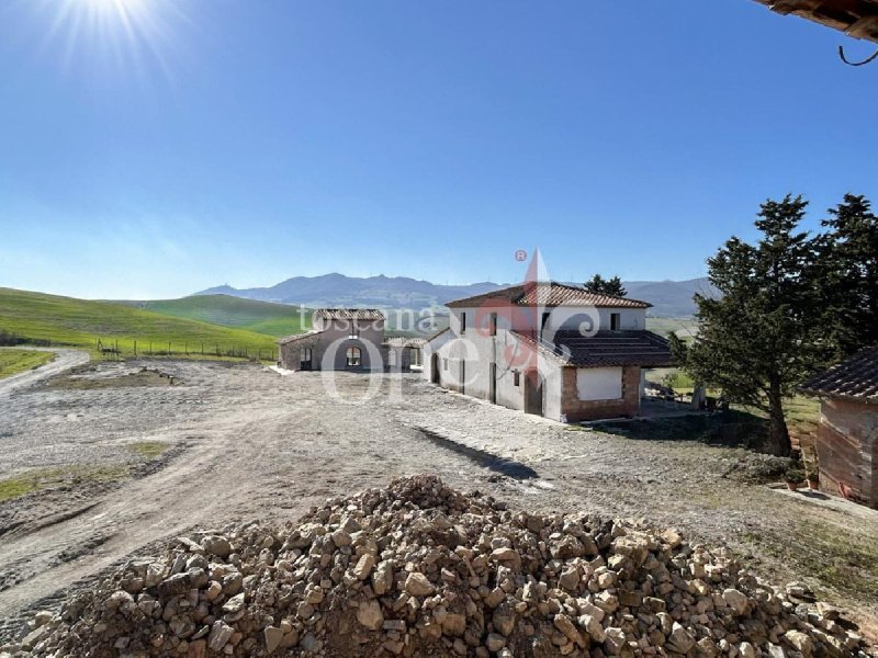 Semi-detached house in Lajatico