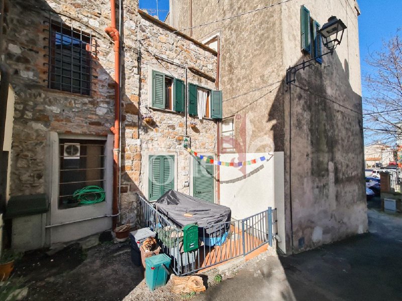 Apartment in Castellina Marittima