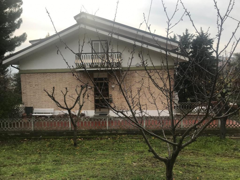 Detached house in Fermo