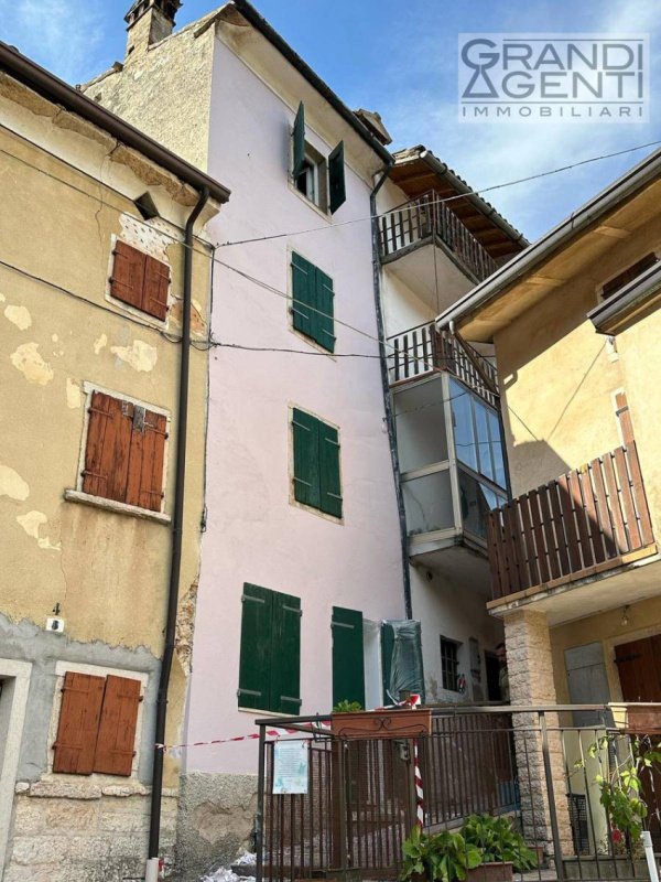 Half-vrijstaande woning in Ferrara di Monte Baldo