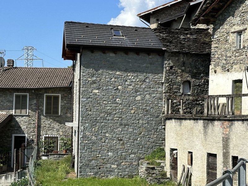 Semi-detached house in Gera Lario