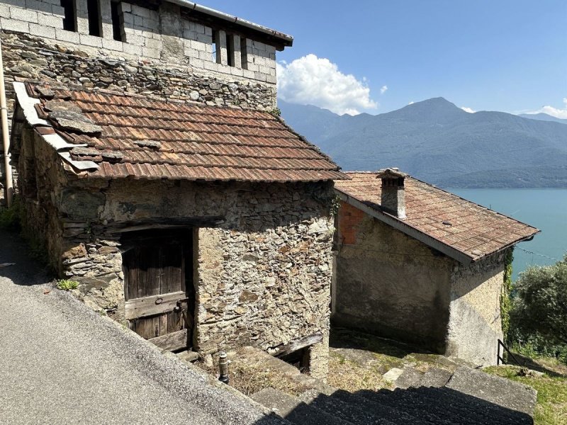 Maison individuelle à Gravedona ed Uniti