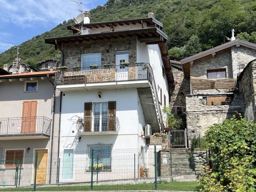 Self-contained apartment in Gera Lario