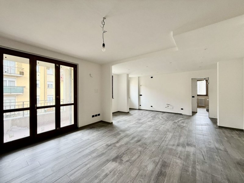 Onafhankelijk appartement in Gravedona ed Uniti