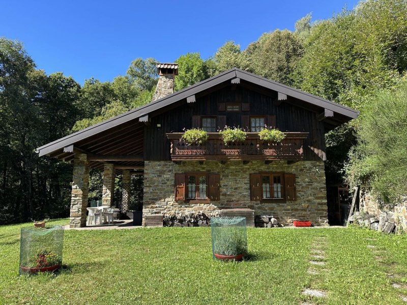 格拉韦多纳联合镇半独立房屋