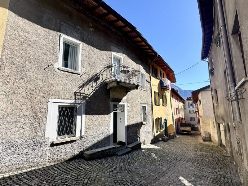 Half-vrijstaande woning in Dongo