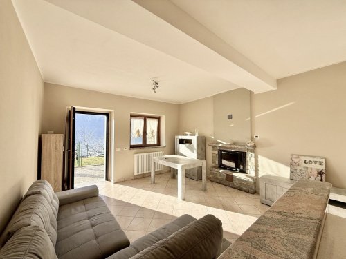 Особняк из двух квартир в Джера-Ларио