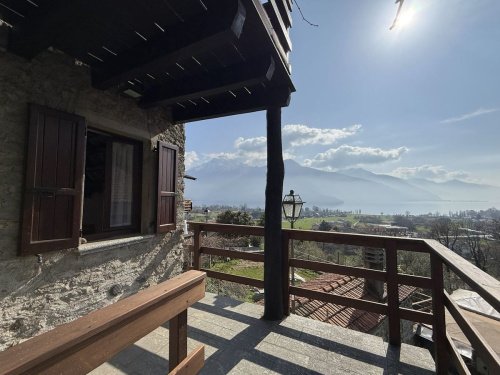 Appartement individuel à Gravedona ed Uniti
