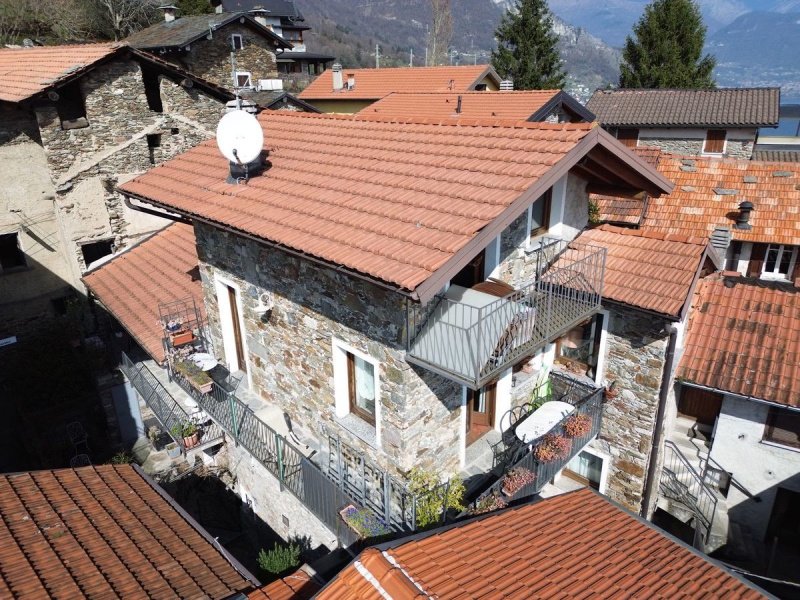 Semi-detached house in Pianello del Lario
