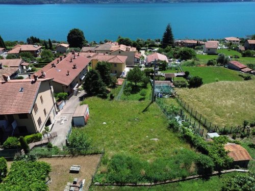 Byggtomt i Pianello del Lario