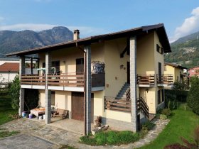 Villa à Dongo
