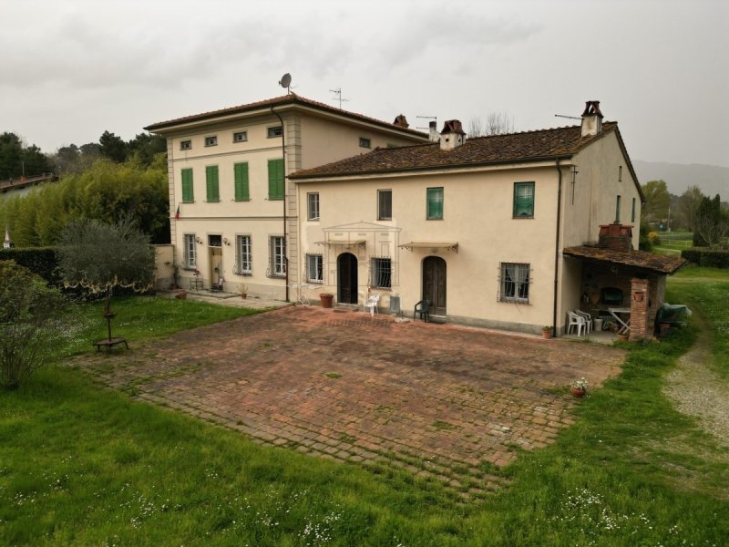 Villa a Porcari