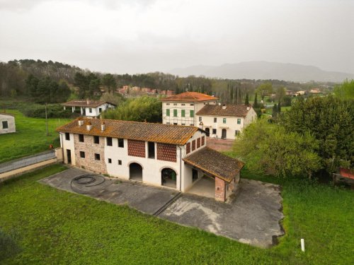 Villa a Porcari