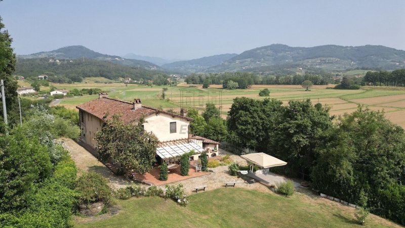 Отдельно стоящий дом в Лукка