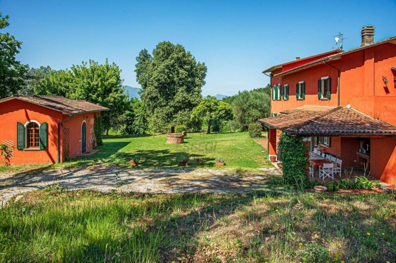 Klein huisje op het platteland in Montecarlo