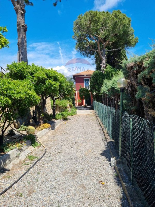 Vrijstaande woning in Sanremo