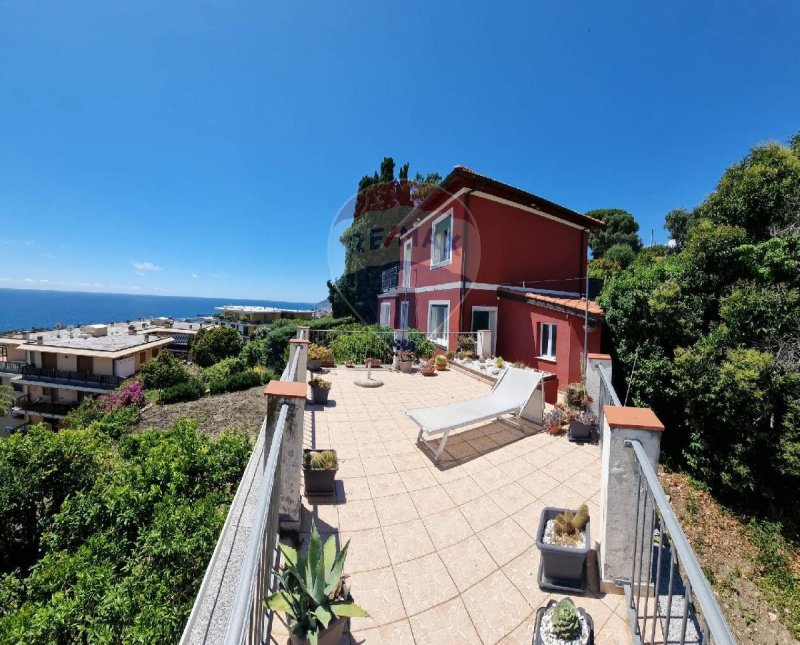 Vrijstaande woning in Sanremo