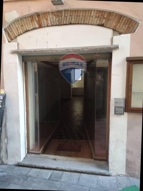 Immobile commerciale a Sanremo