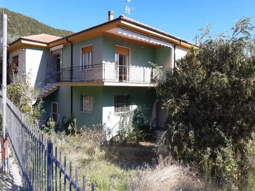 Detached house in Caravonica