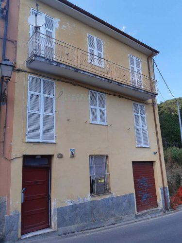 Vrijstaande woning in Aquila di Arroscia